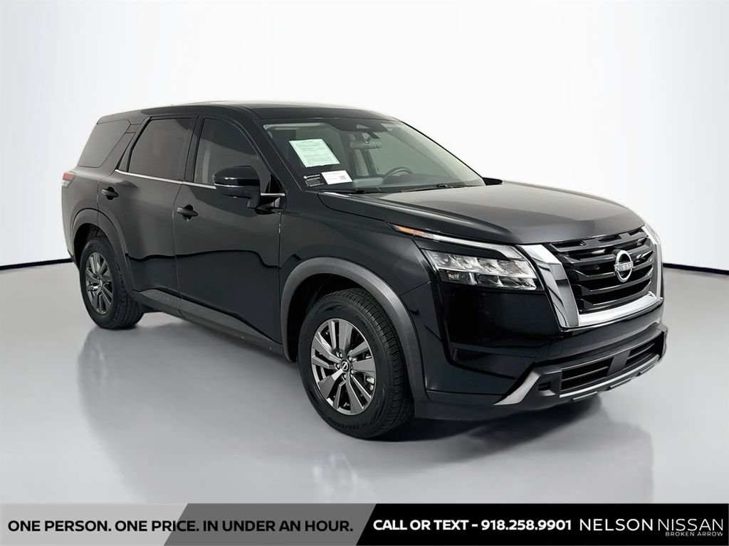 Used 2022 Nissan Pathfinder S FWD image 3