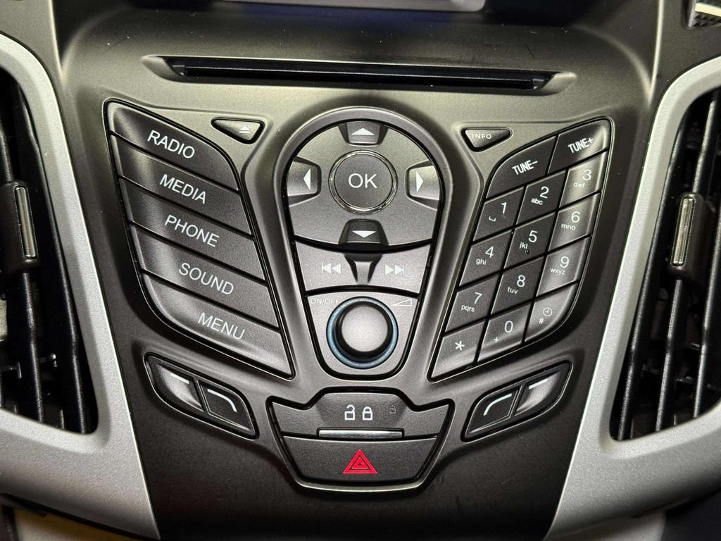 Used 2013 Ford Focus SE w/ SE Winter Pkg FWD image 7