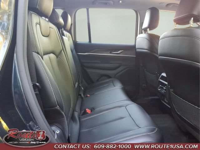 Used 2023 Jeep Grand Cherokee Limited AWD/4WD image 17