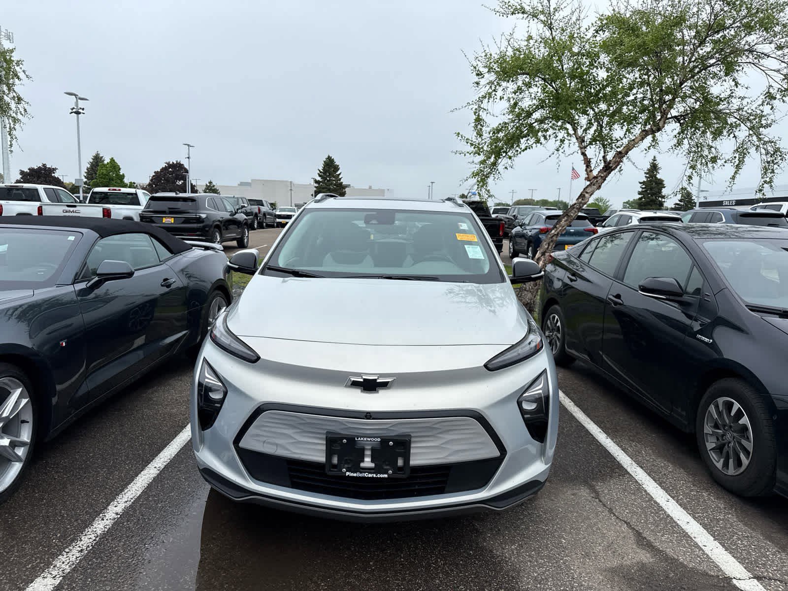Used 2023 Chevrolet Bolt EUV Premier w/ Sun & Sound Package FWD video 2
