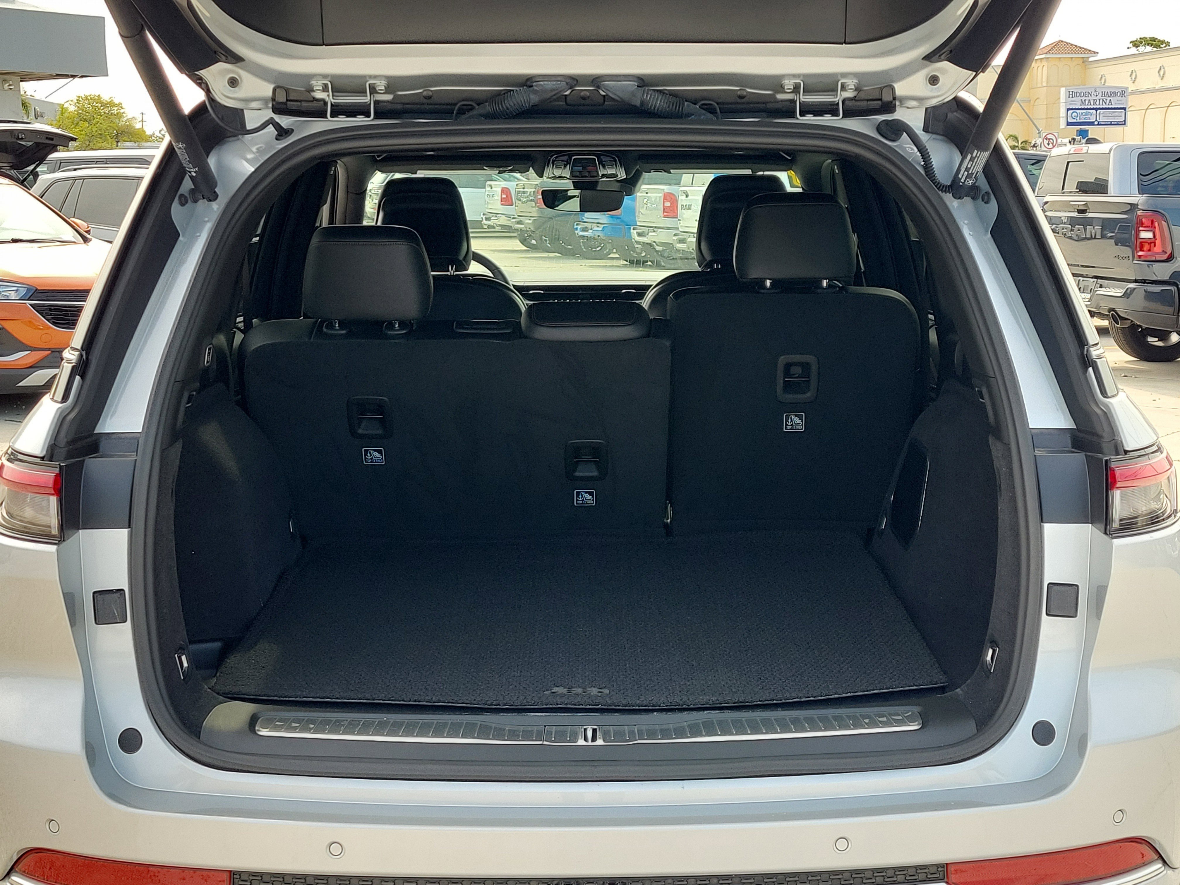 Used 2024 Jeep Grand Cherokee Summit w/ Luxury Tech Group V image 11