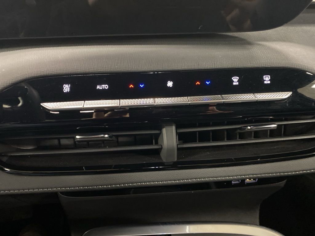 Used 2025 Buick Enclave Preferred image 39