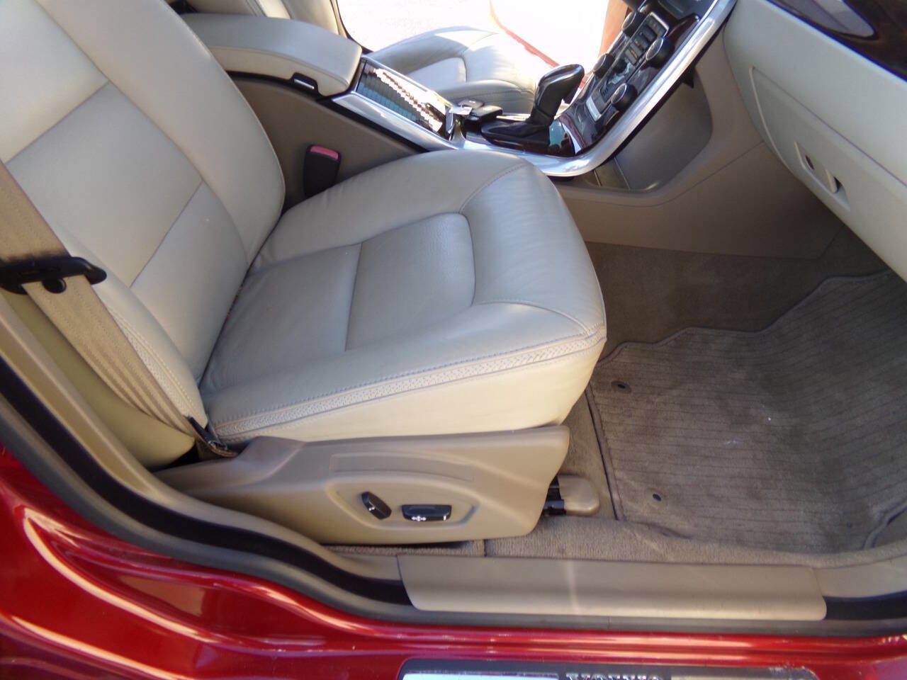 Used 2014 Volvo XC70 3.2 w/ Climate Package image 34