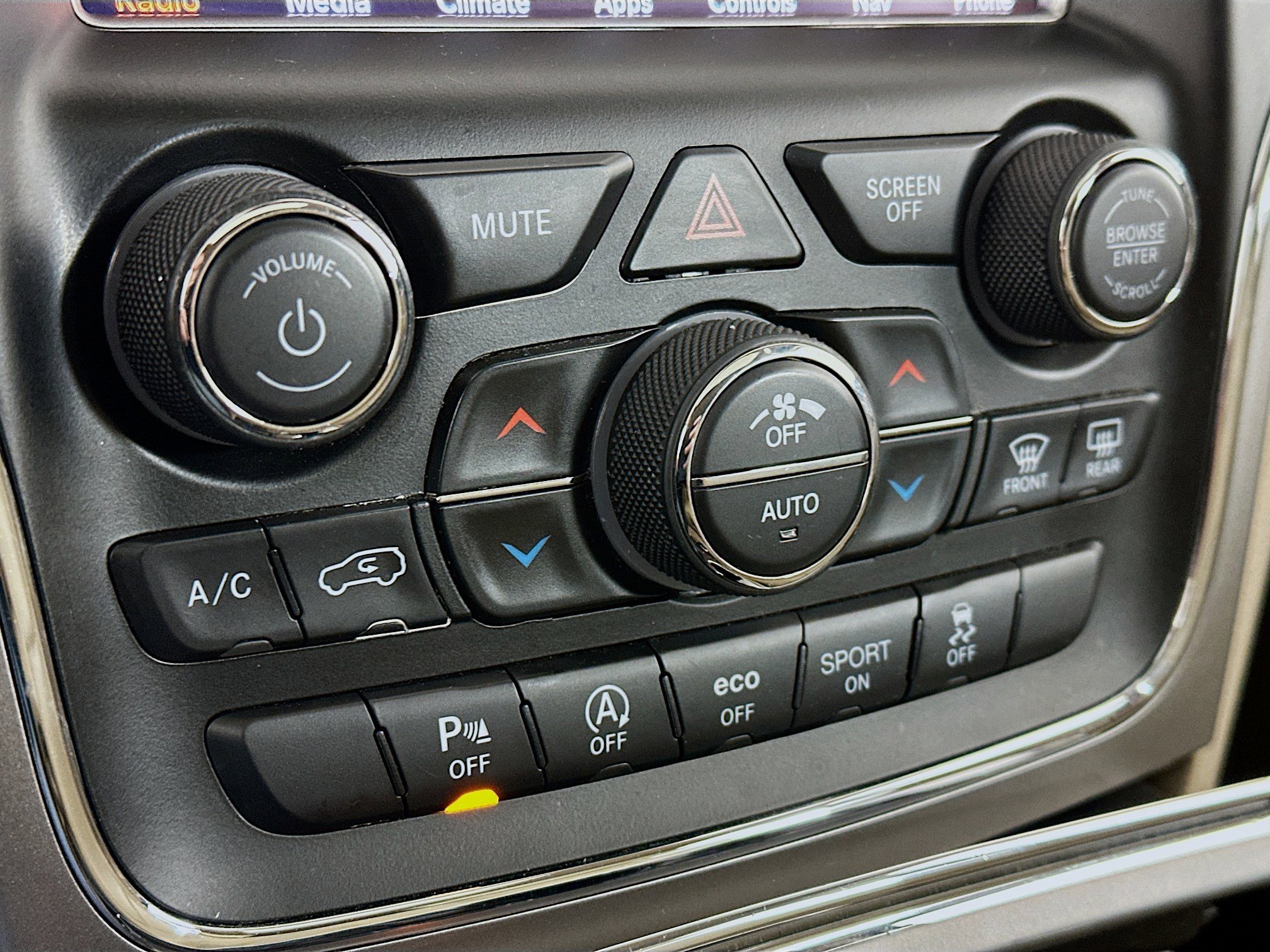 Used 2018 Jeep Grand Cherokee Limited image 24