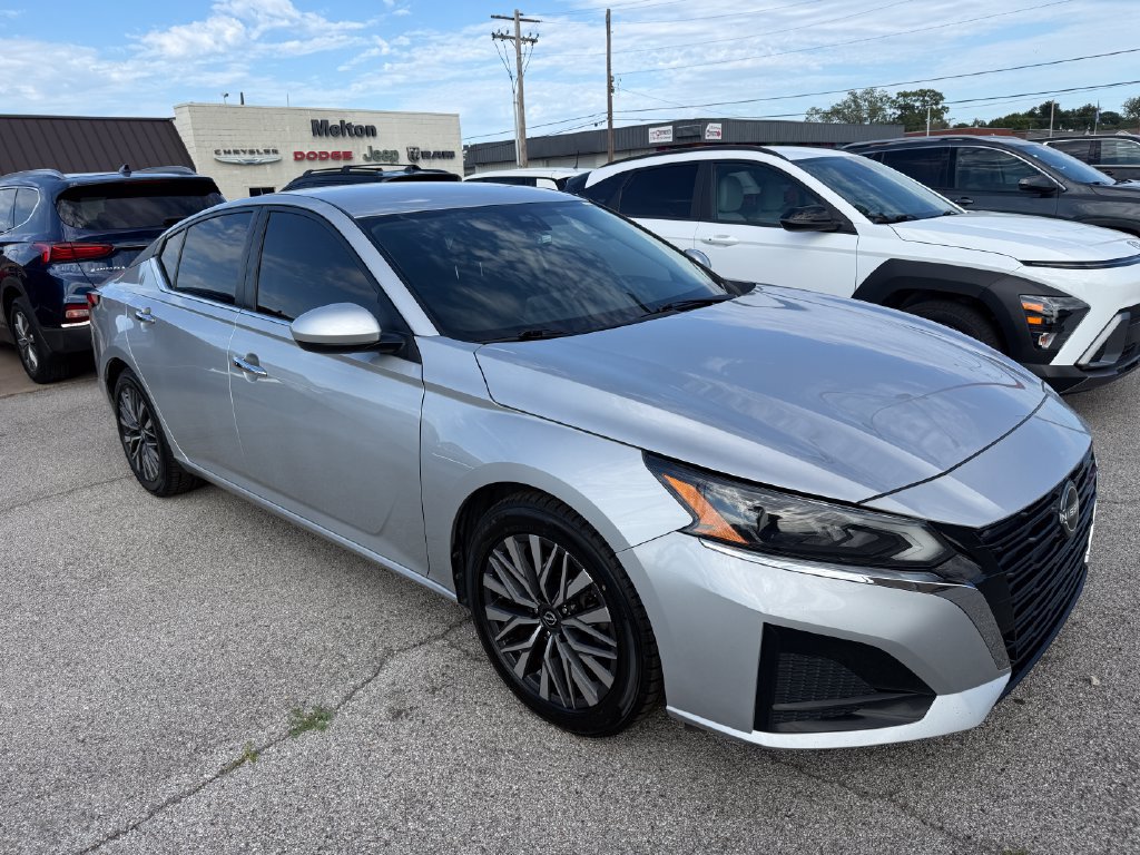 Used 2023 Nissan Altima 2.5 SV FWD image 9