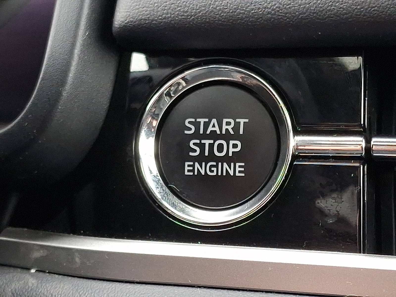 Used 2025 Mitsubishi Outlander AWD image 24