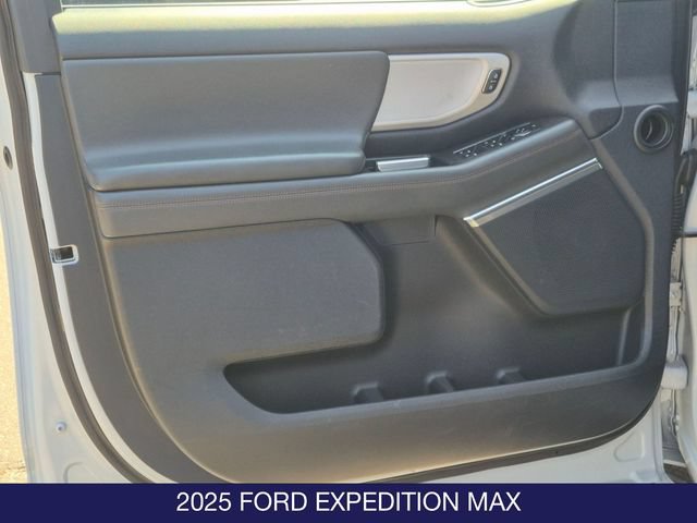 Used 2025 Ford Expedition Max Active AWD/4WD image 11