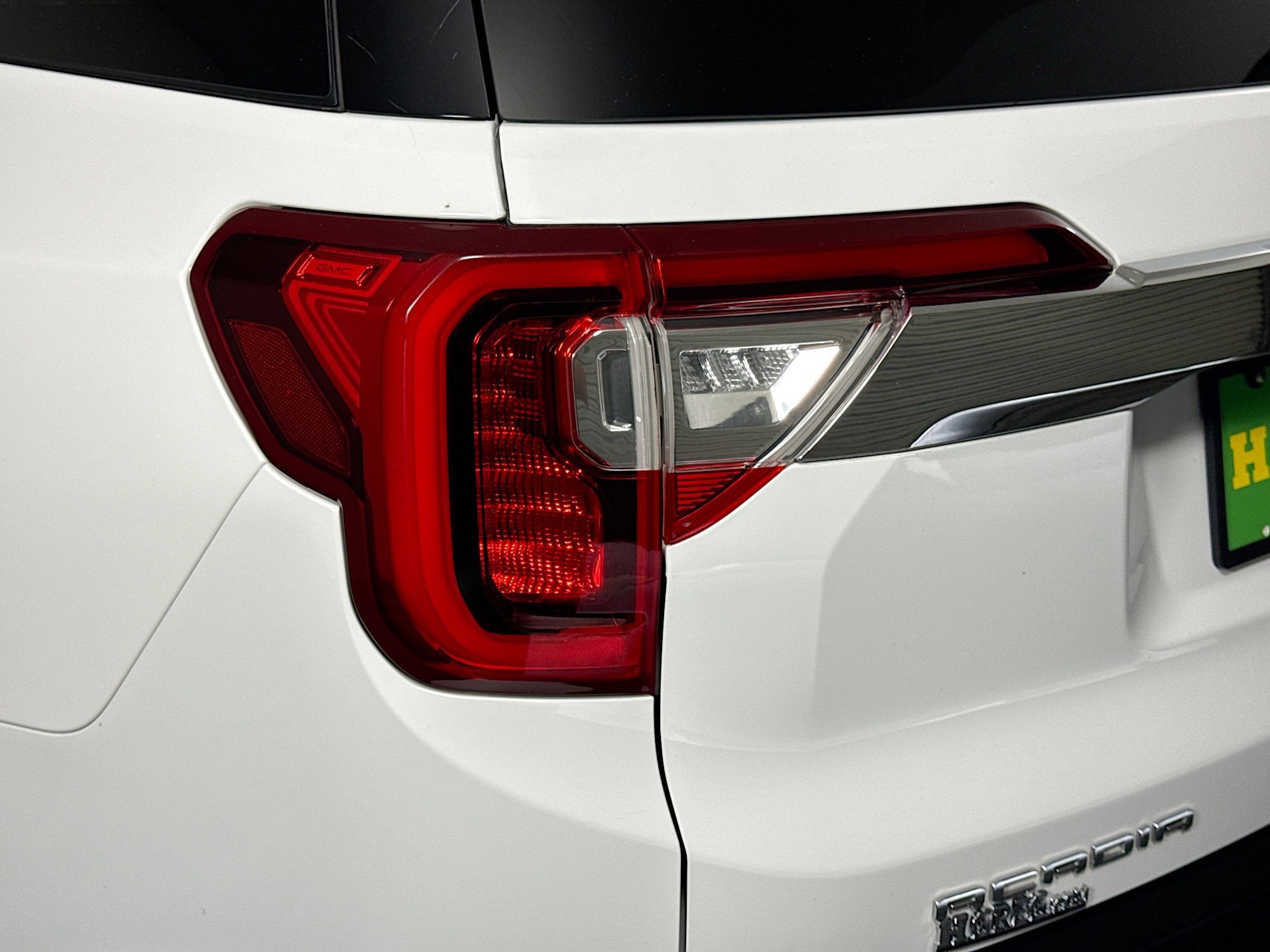 Used 2023 GMC Acadia SLT image 36