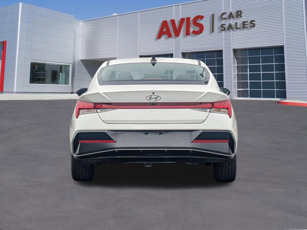 Used 2025 Hyundai Elantra SEL FWD image 7