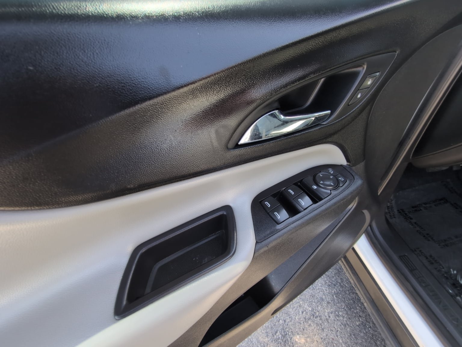 Used 2020 Chevrolet Equinox LS w/ LS Convenience Package FWD image 11