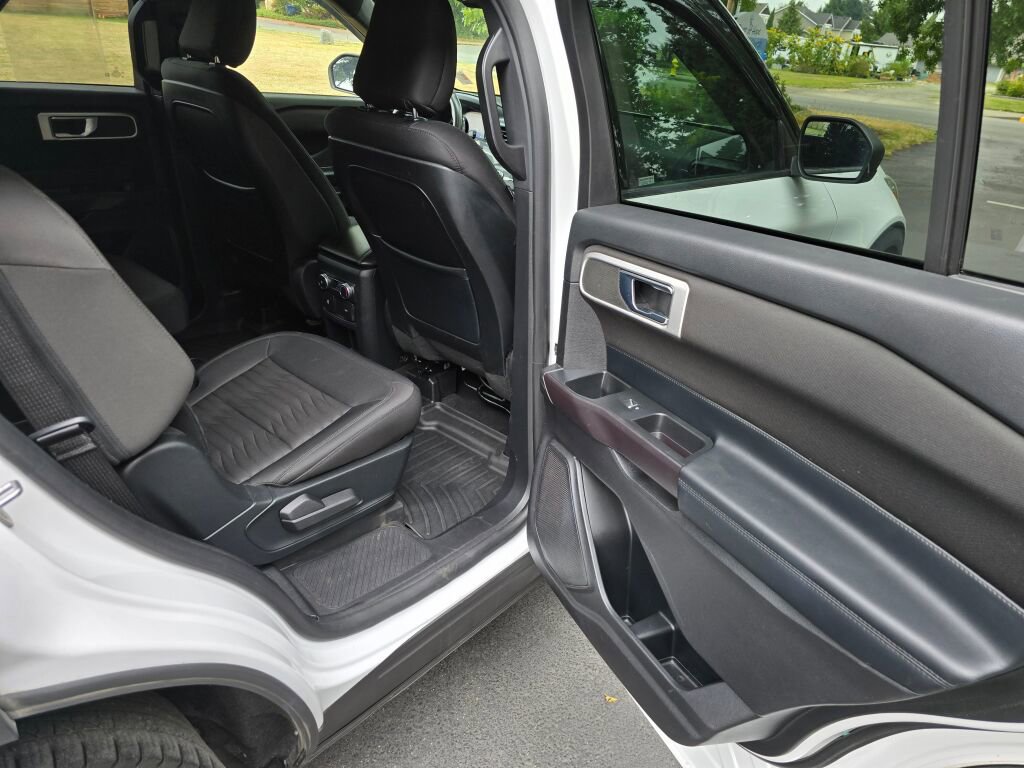 Used 2020 Ford Explorer XLT w/ Class III Trailer Tow Package image 16