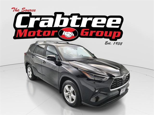Certified 2023 Toyota Highlander LE image 1