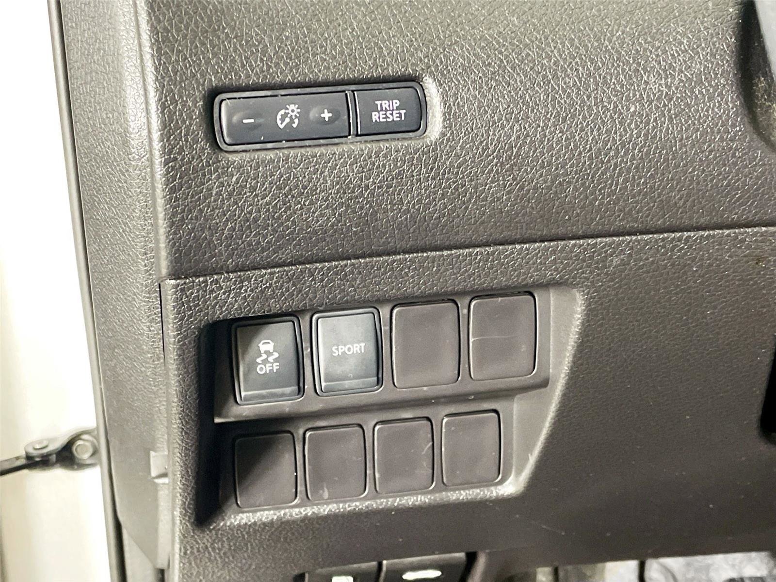 Used 2014 Nissan Rogue SV FWD image 14
