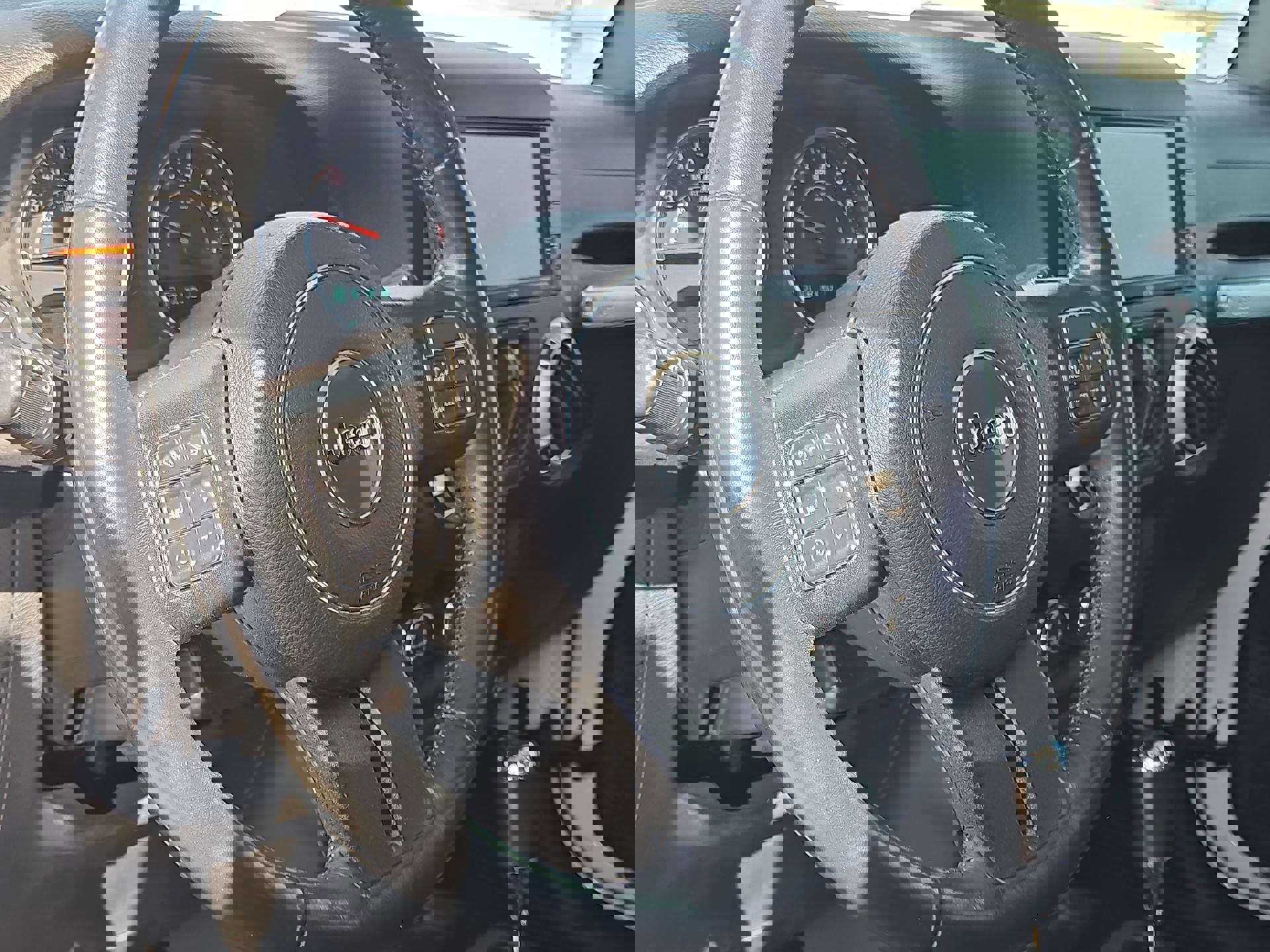 Used 2017 Jeep Wrangler Unlimited Rubicon w/ Connectivity Group image 13