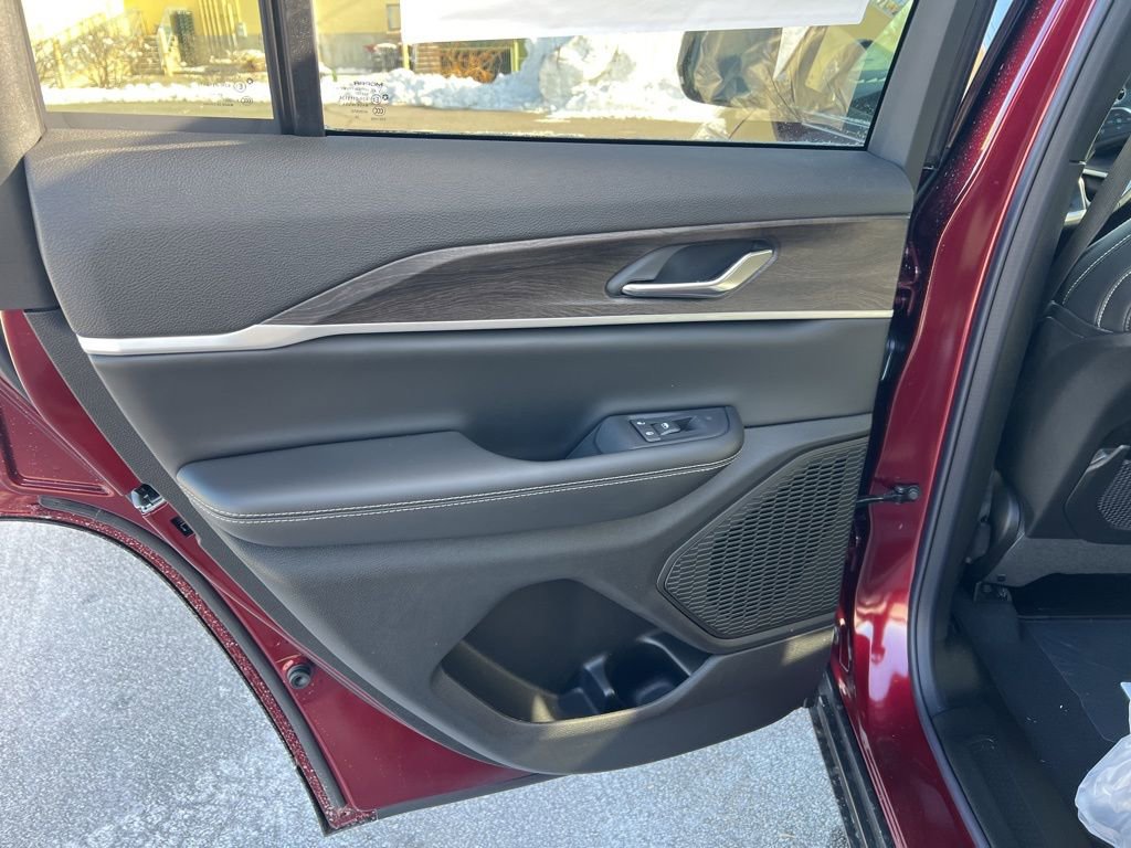 New 2026 Jeep Grand Cherokee Altitude image 18