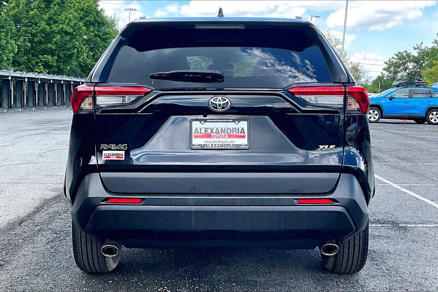 Used 2024 Toyota RAV4 XLE FWD image 4