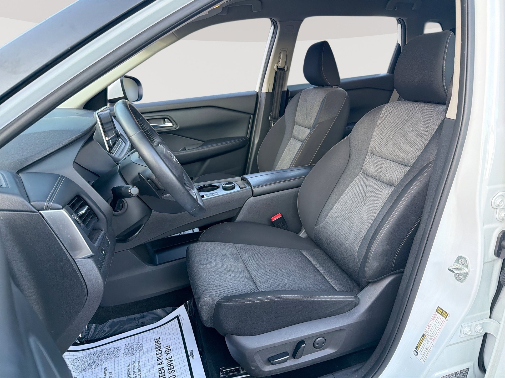 Used 2025 Nissan Rogue SV AWD/4WD image 13