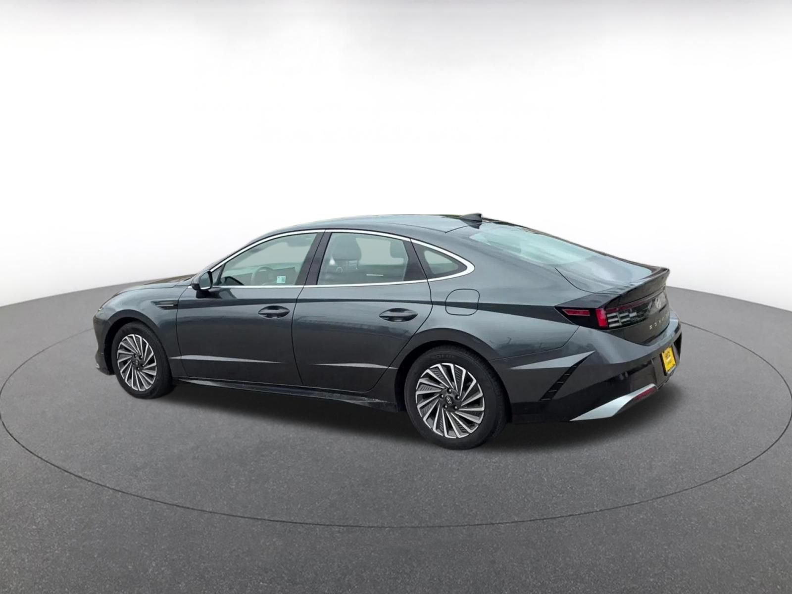 Used 2025 Hyundai Sonata SEL FWD image 8