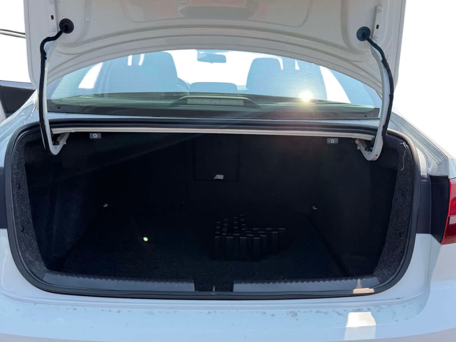 Used 2016 Volkswagen Jetta SE FWD image 8