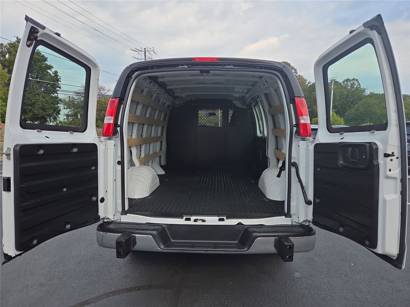 Used 2024 GMC Savana 2500 w/ Driver Convenience Package RWD image 20