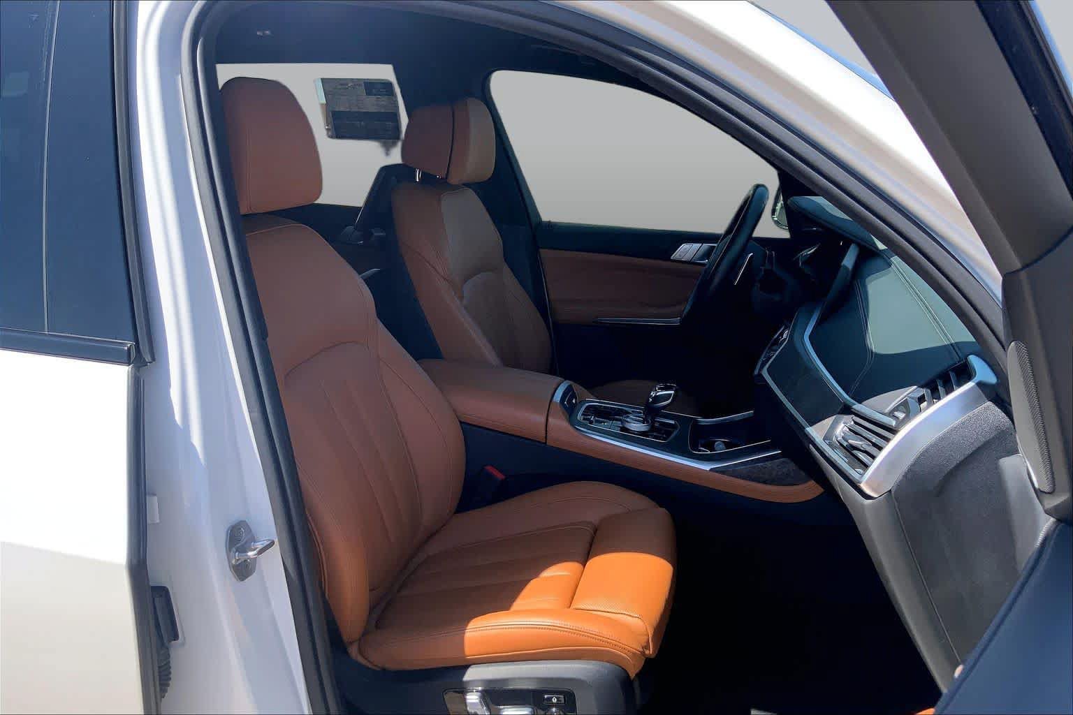 Used 2019 BMW X7 xDrive50i w/ M Sport Package AWD/4WD image 8