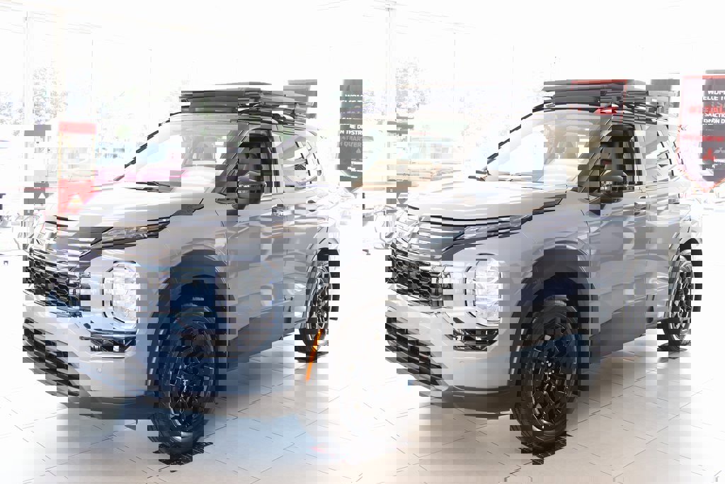 New 2025 Mitsubishi Outlander AWD image 15