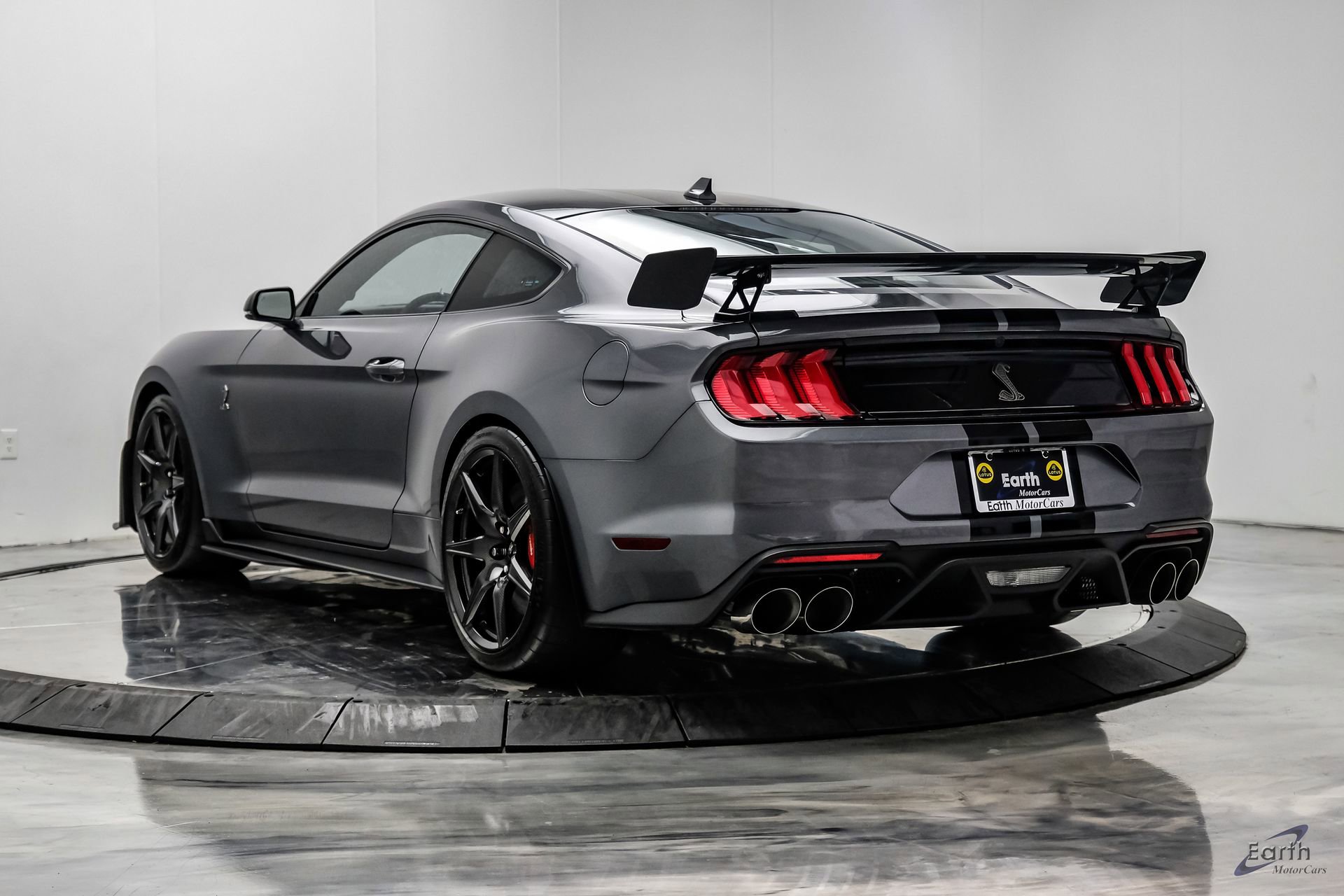 Used 2021 Ford Mustang Shelby GT500 w/ Carbon Fiber Track Pack image 11