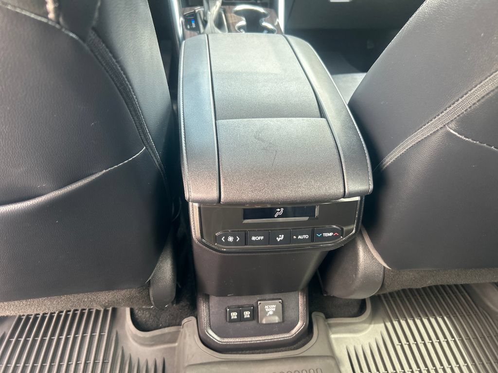 Certified 2021 Toyota Highlander Limited AWD/4WD image 30
