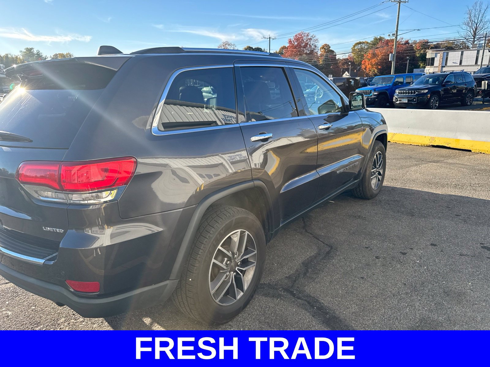 Used 2019 Jeep Grand Cherokee Limited AWD/4WD image 3