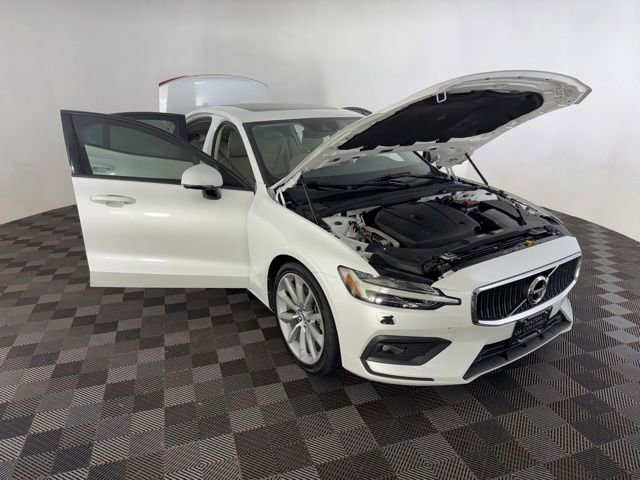 Used 2020 Volvo S60 T5 Momentum FWD image 12