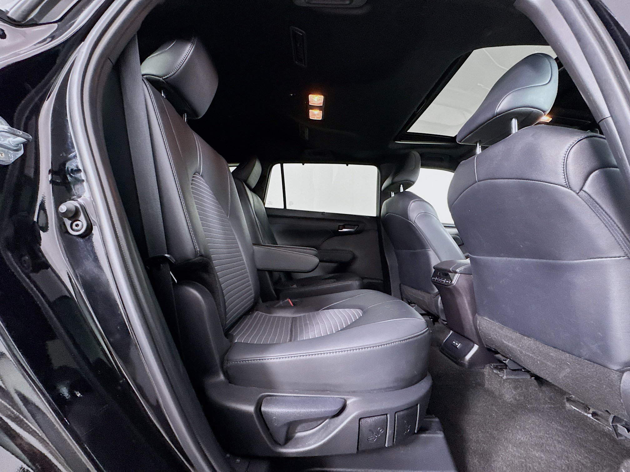 Certified 2025 Toyota Highlander XSE AWD/4WD image 28
