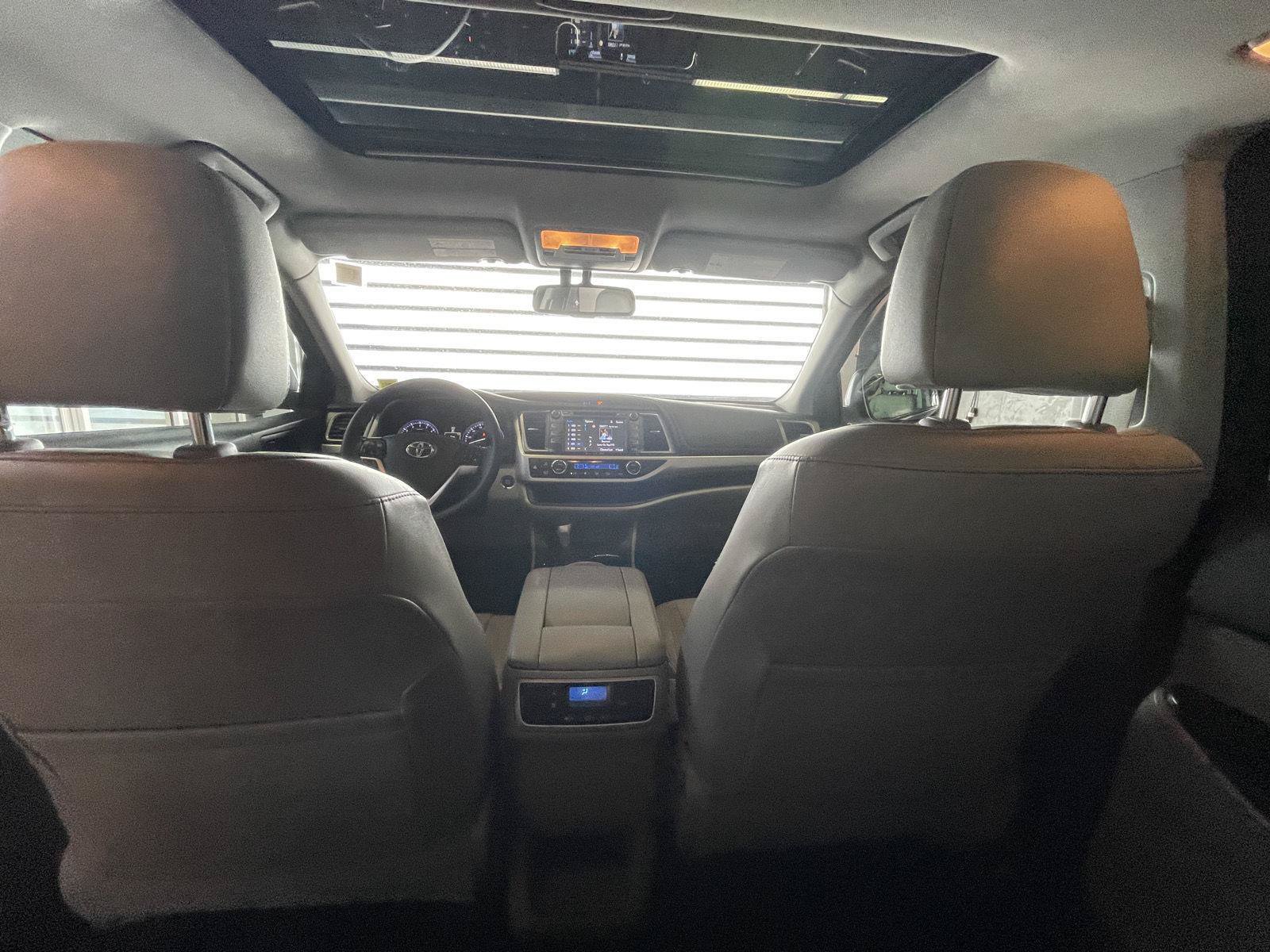Used 2016 Toyota Highlander XLE AWD/4WD image 19