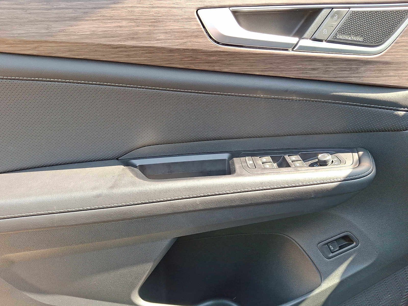 Used 2025 Volkswagen Atlas SEL Premium R-Line image 10