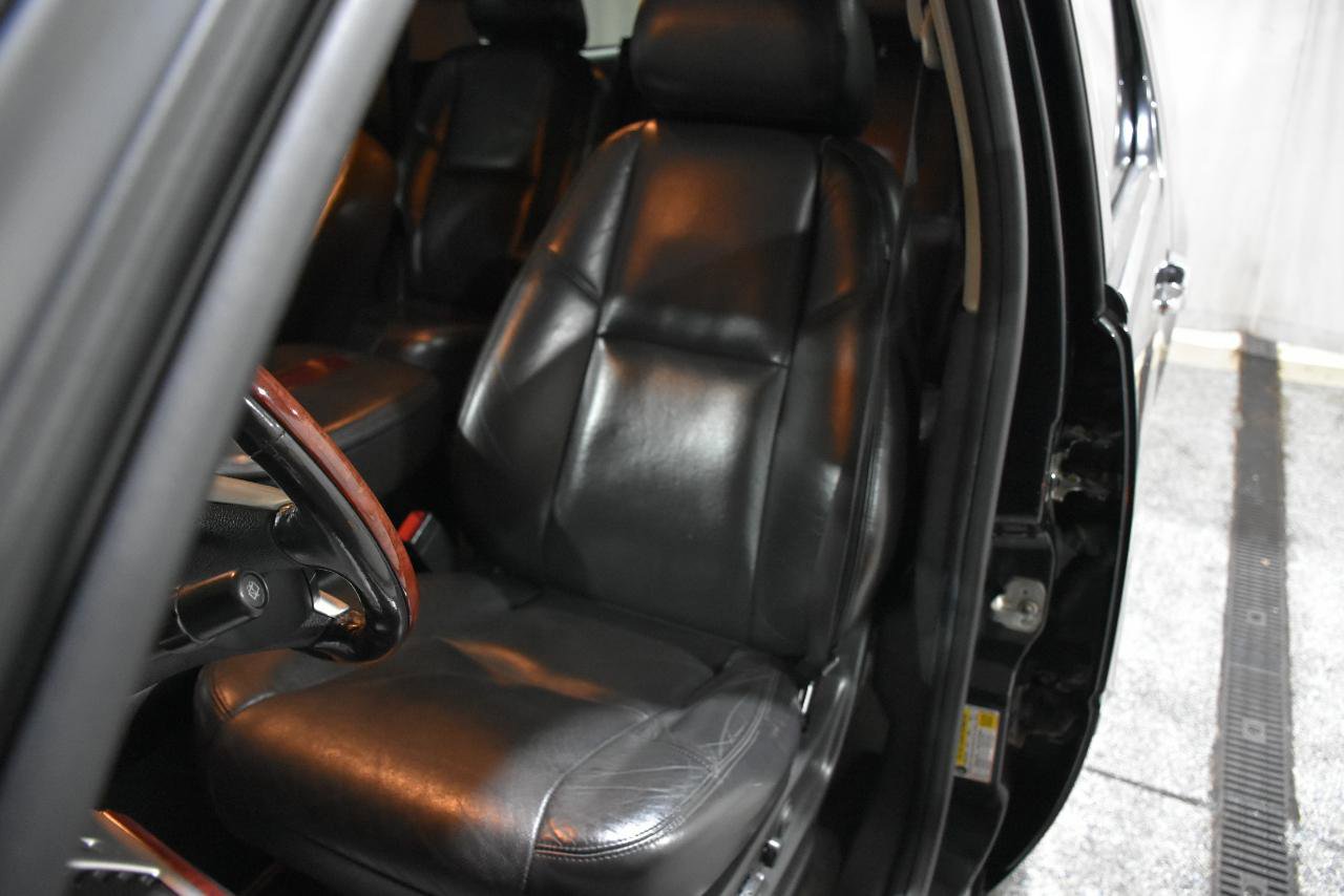 Used 2010 Cadillac Escalade ESV Premium image 33