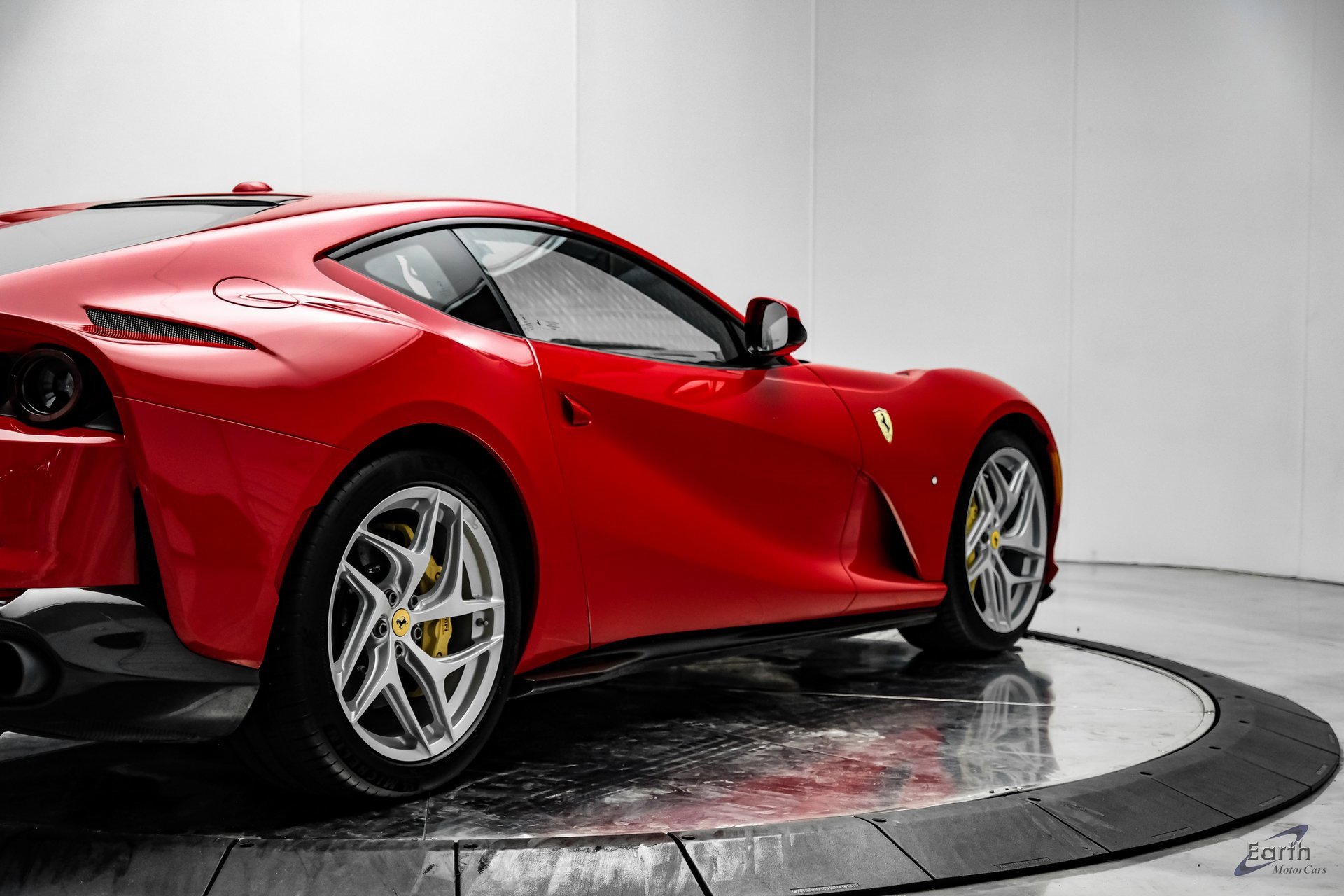 Used 2018 Ferrari 812 Superfast image 18