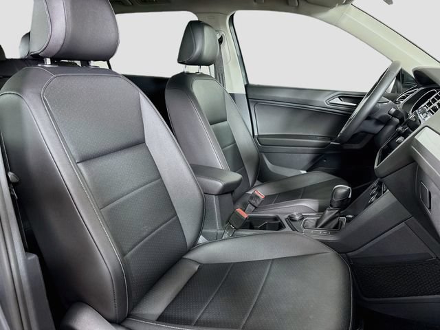 Certified 2020 Volkswagen Tiguan SE w/ Panoramic Sunroof Package AWD/4WD image 32