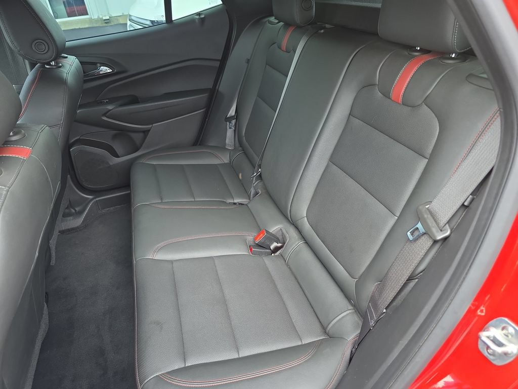 Used 2024 Chevrolet Trax RS w/ Sunroof Package FWD image 12