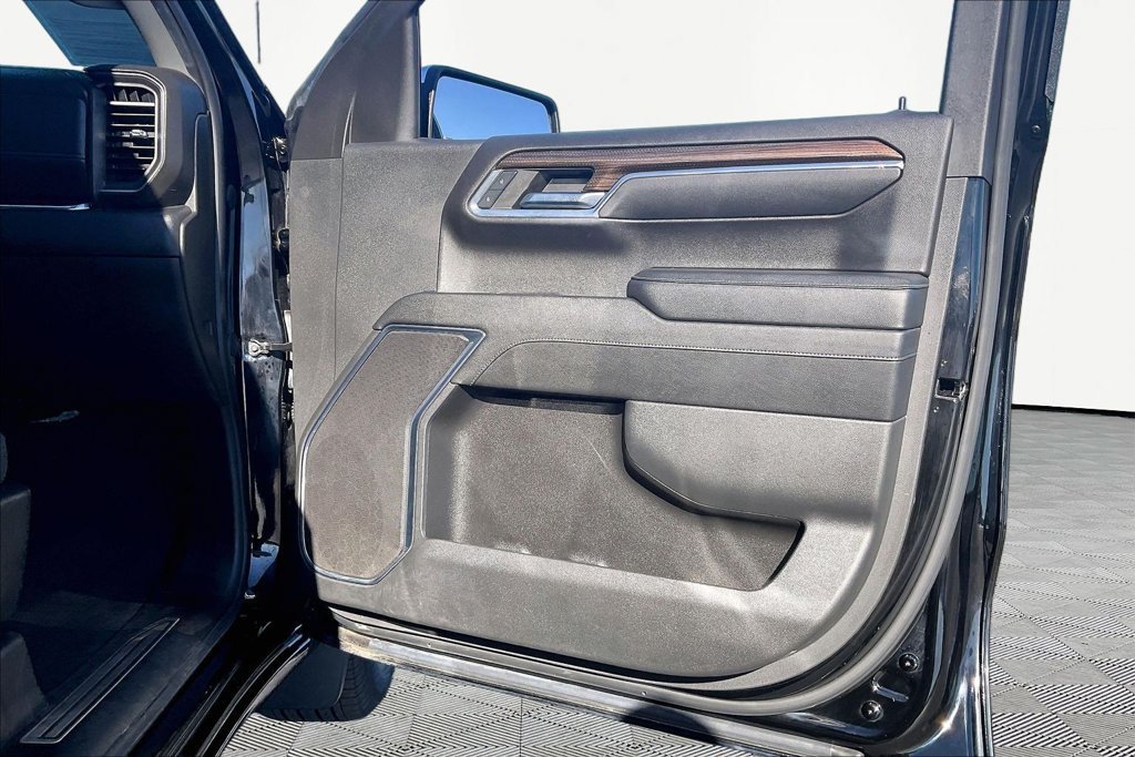 Used 2024 Chevrolet Silverado 1500 LT AWD/4WD image 31