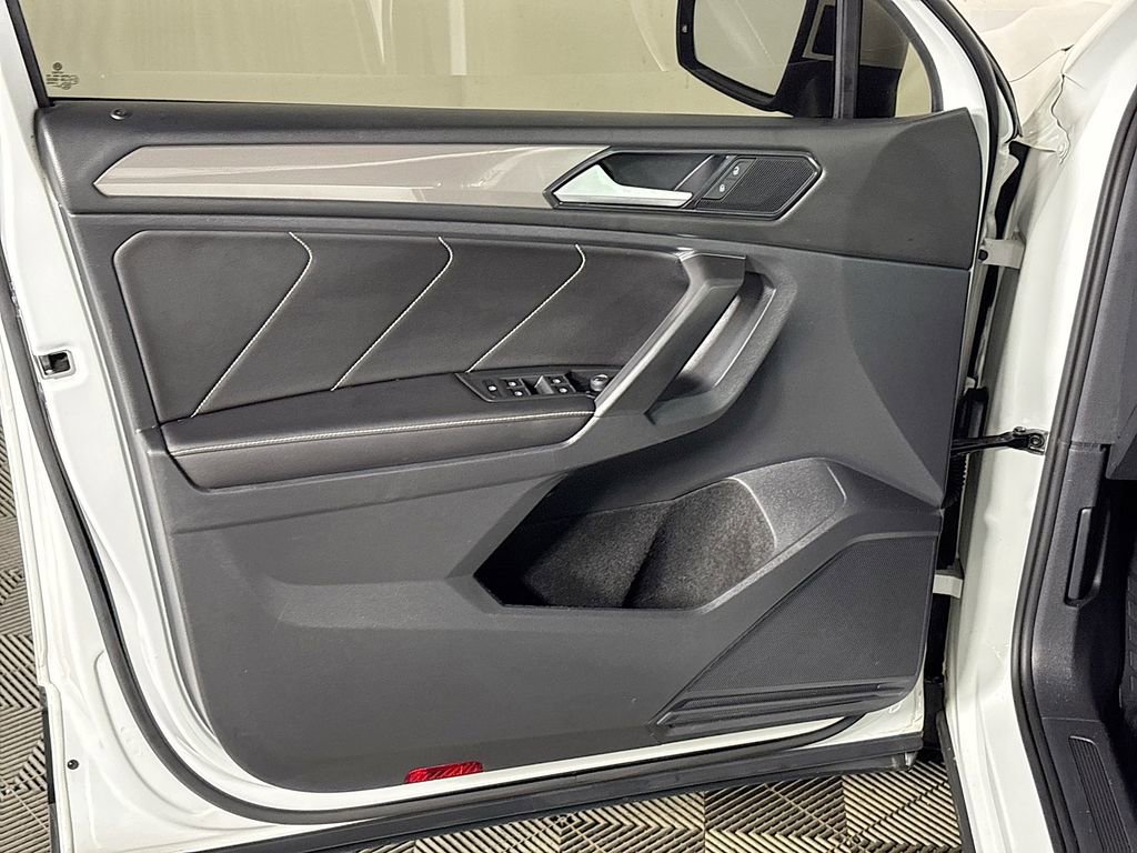 Certified 2023 Volkswagen Tiguan SE w/ Panoramic Sunroof Package image 11