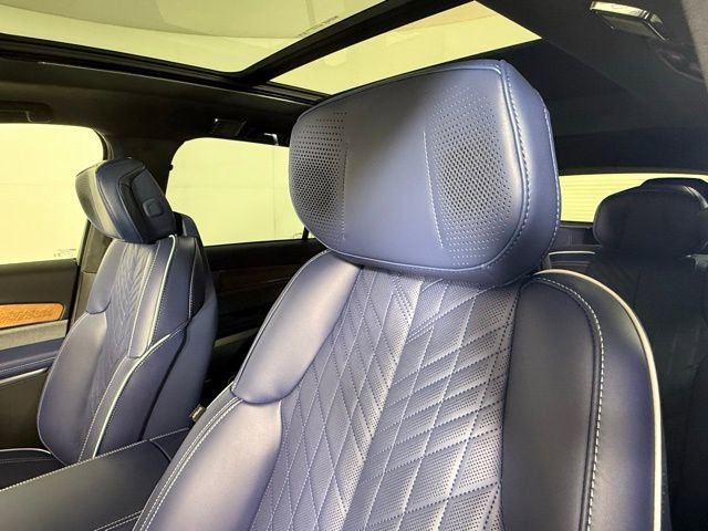 New 2026 Cadillac Vistiq Premium Luxury image 16