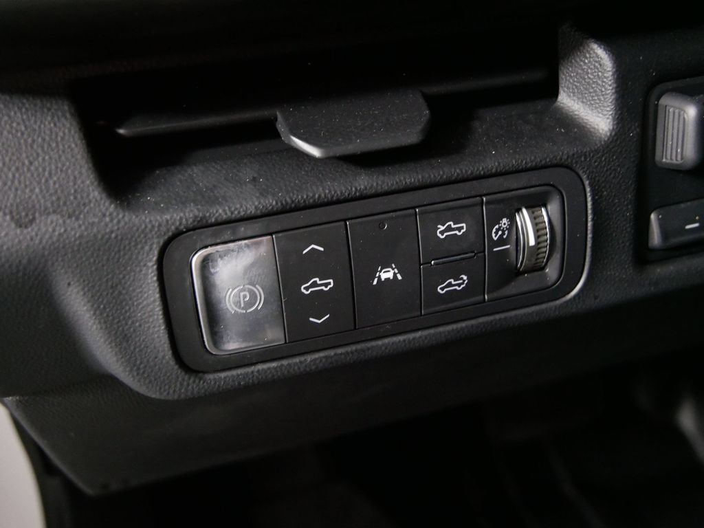 Used 2025 GMC Sierra EV Denali AWD/4WD image 17