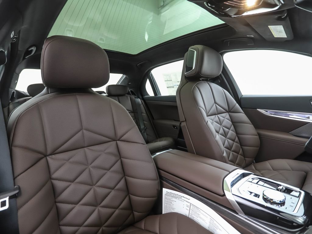 New 2026 BMW 740i xDrive w/ Premium Package image 33