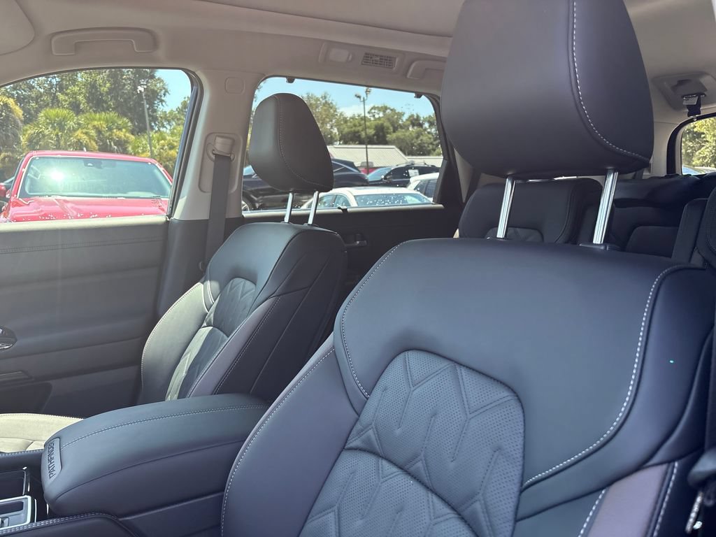 New 2026 Nissan Pathfinder Platinum FWD image 4