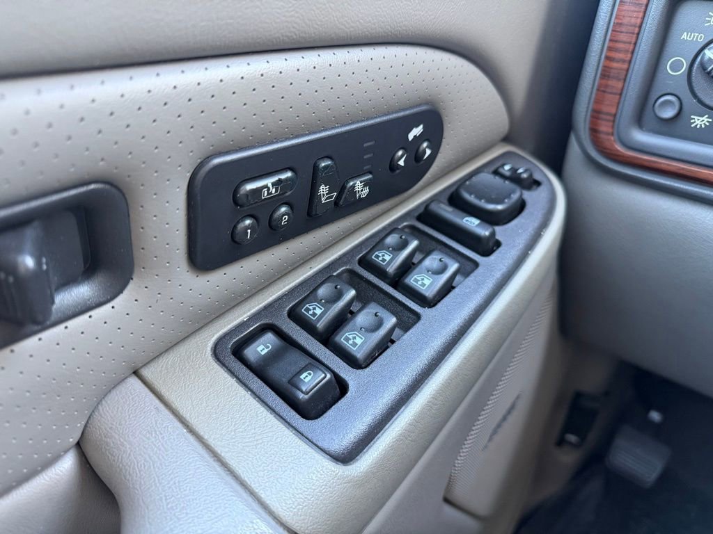 Used 2004 Cadillac Escalade EXT image 27