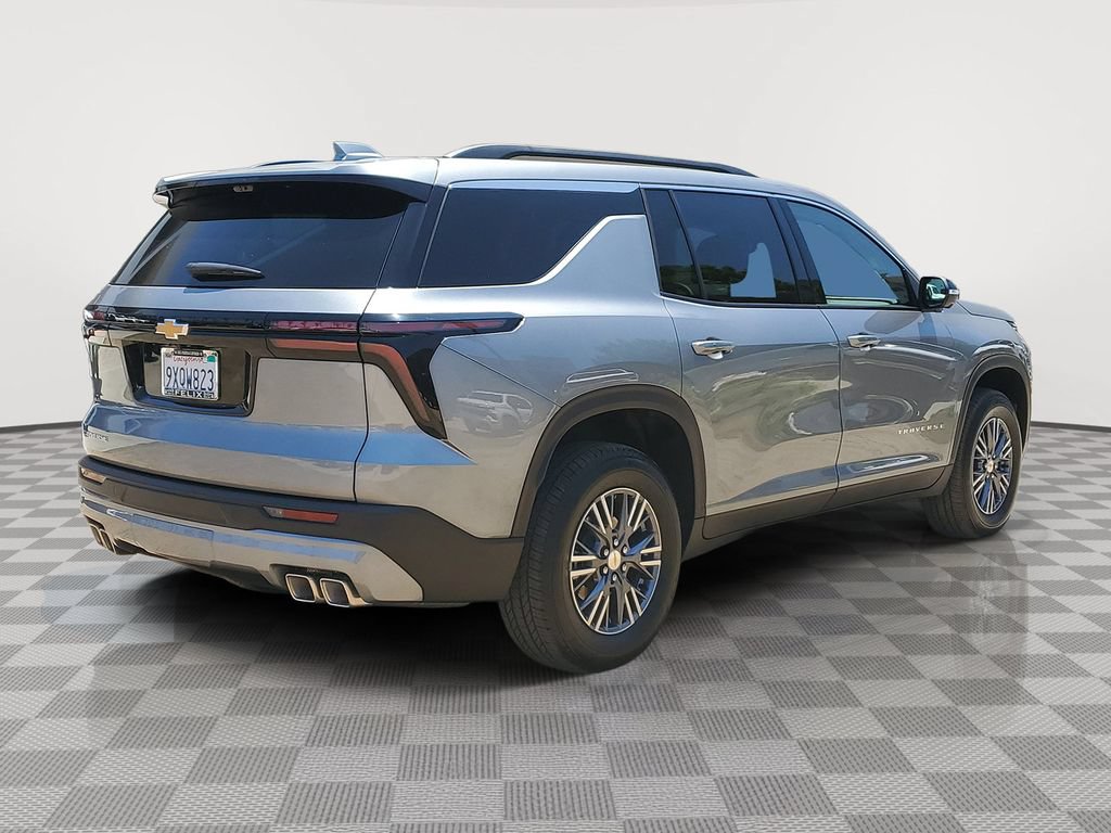 Used 2026 Chevrolet Traverse LT w/ Driver Confidence Package FWD image 4