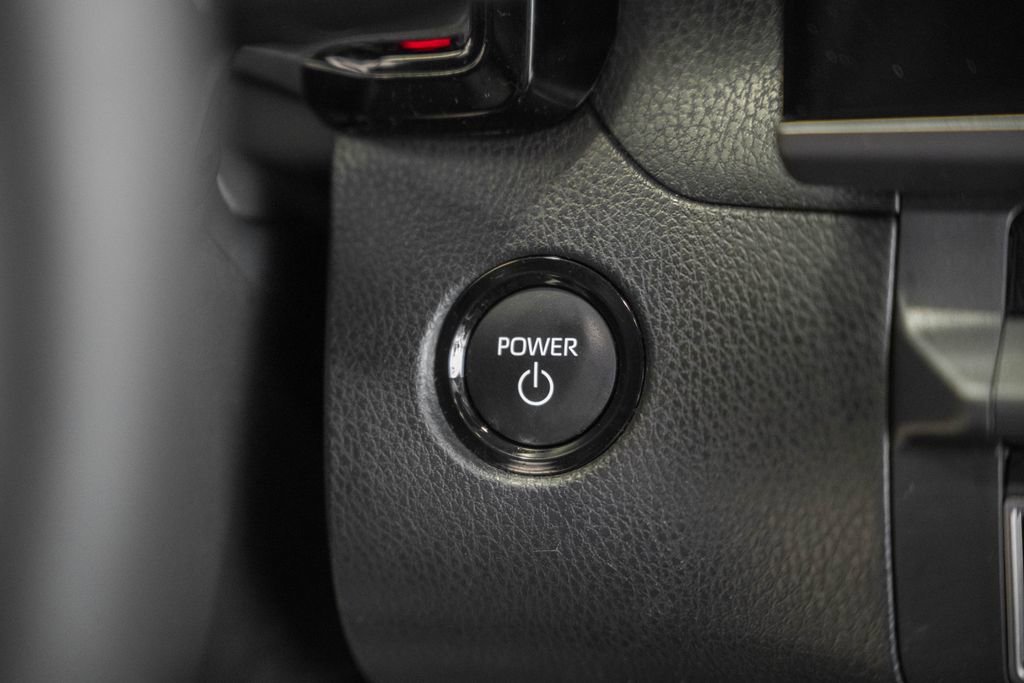 Used 2025 Toyota Camry SE image 25