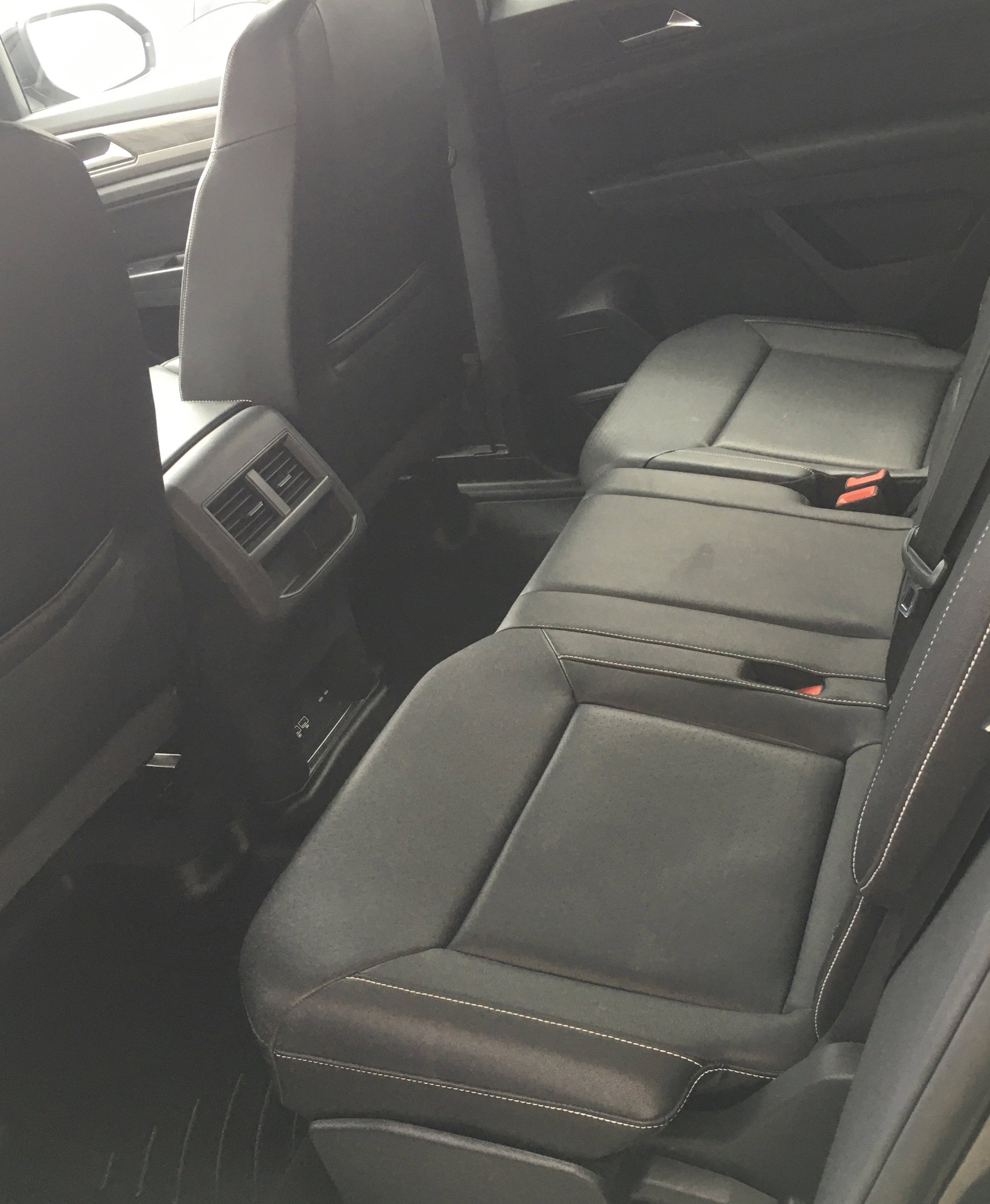 Certified 2020 Volkswagen Atlas Cross Sport SE w/ Towing Package AWD/4WD image 8