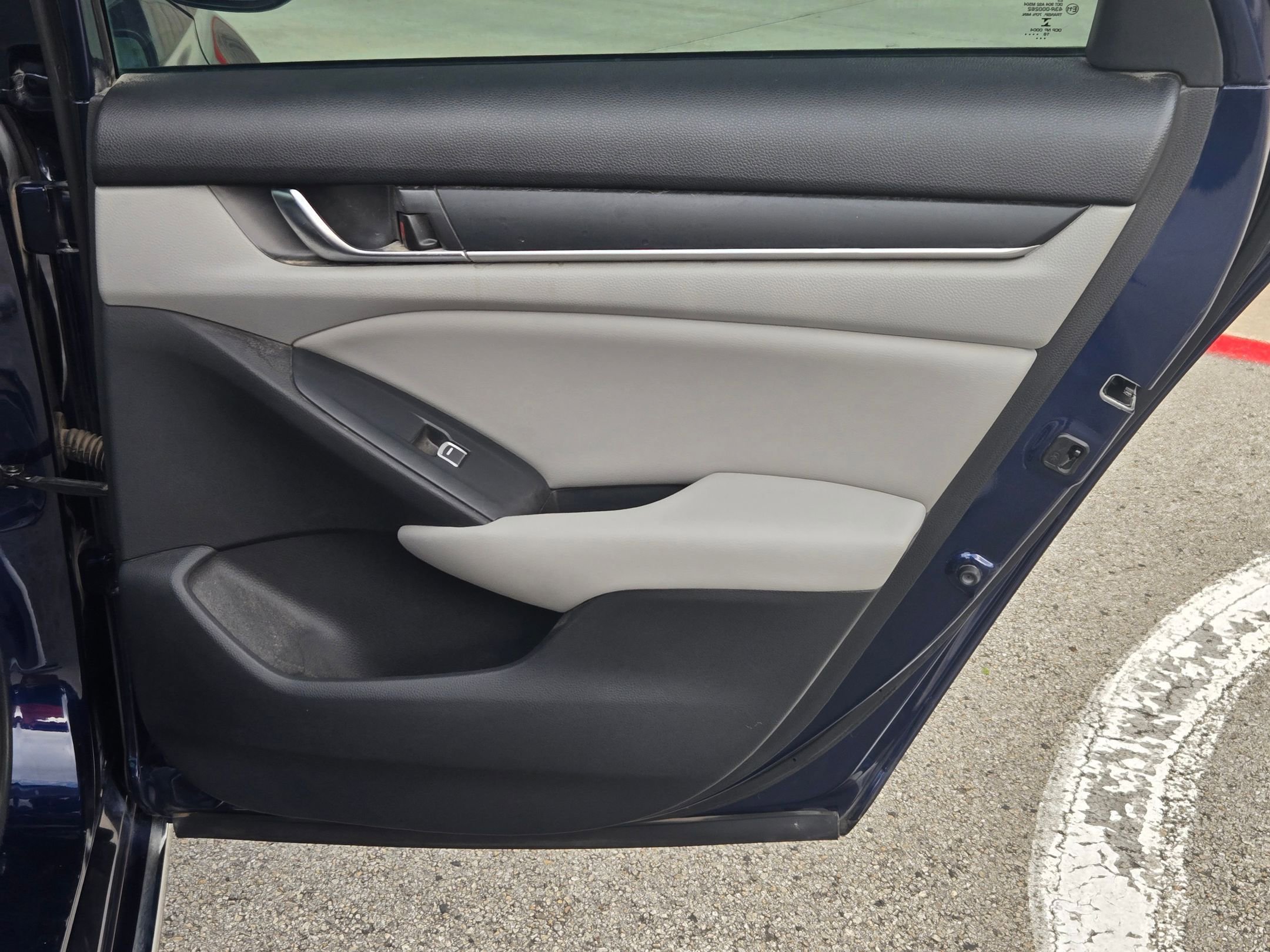 Used 2018 Honda Accord EX image 19