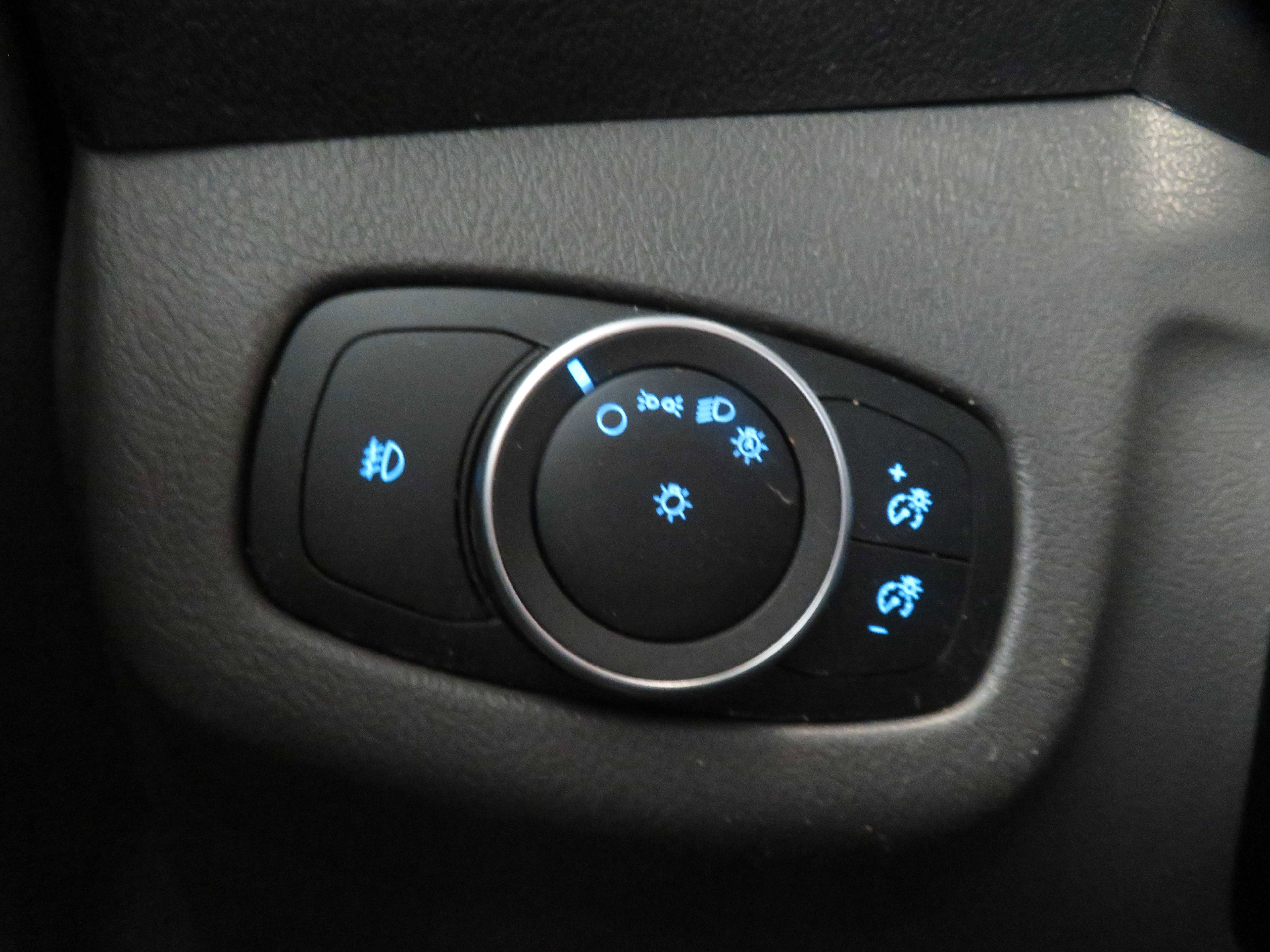 Used 2022 Ford Transit Connect XLT image 45