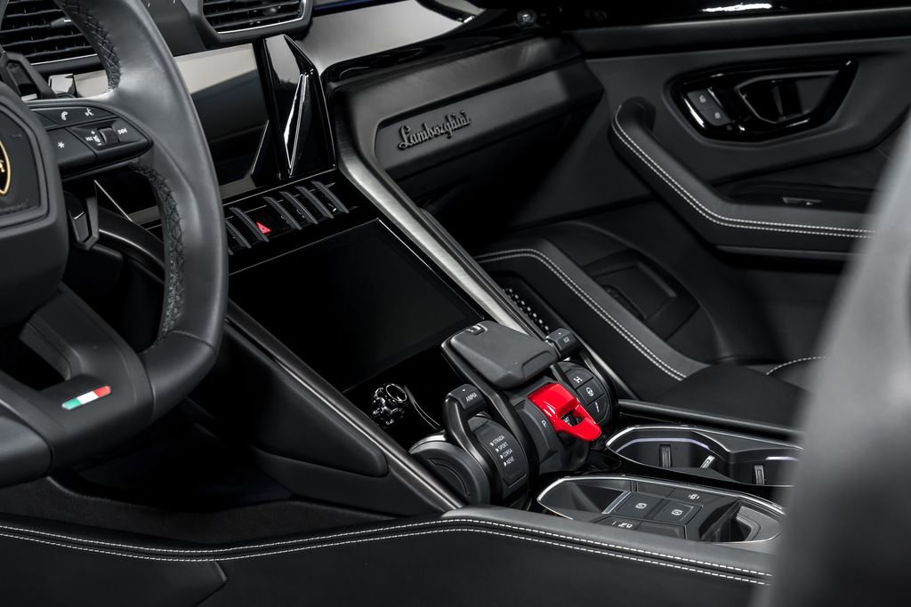 Used 2024 Lamborghini Urus S image 23